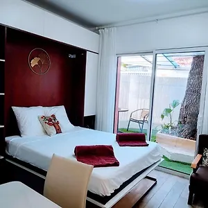 https://oasis-marin-studio-proche-mer.fr-provencehotel.com